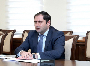 Министр обороны РА принял посла Индии