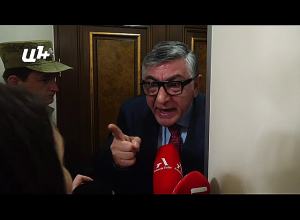 Վիճաբանություն Խաչատուր Սուքիասյանի և լրագրողի միջև