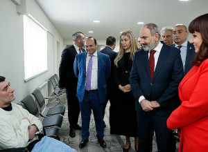 «Հիմա դժգոհ եք թե՞ գոհ եք»․ Փաշինյանը Գյումրիում ծանոթացավ տարեցների խնամքի կենտրոնի վերանորոգման աշխատանքներին