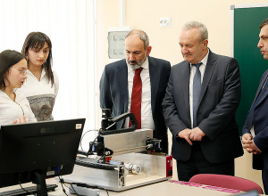 Վարչապետը Վանաձորում այցելել է Բակունցի անվ. թիվ 7 նորակառույց դպրոց և նորաբաց «ԼՈՖԹ» կենտրոն