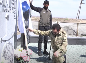 «Սև հովազ»-ի նախագահը Ռուստամ Գասպարյանի շիրիմին երդվեց, ապա՝ սկսեց նստացույցը