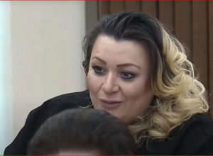 Мы можем собрать вещмешки и уйти, потому что у нас есть член Совета Старейшин по прозвищу «Вако»: Хачатрян