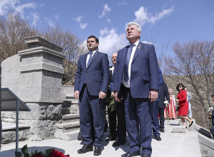 Վանաձոր-Տաշիր ավտոճանապարհին Հակոբ Արշակյանը մասնակցել է Պուշկինի արձանի բացման արարողությանը