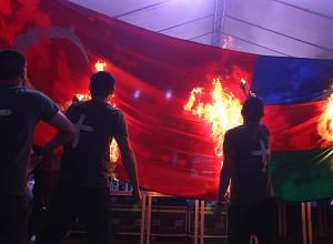 Հանրապետության հրապարակից մեկնարկեց  Ջահերով երթը՝  «Զարթի՛ր, լաո» խորագրով (լուսանկարներ)