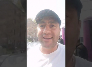 Участники акции перекрыли улицу: они поднялись на автобус