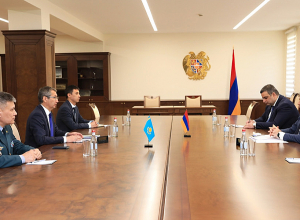 Папикян и посол Казахстана обсудили вопросы армяно-казахстанского военного сотрудничества