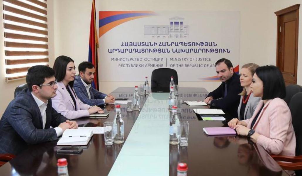 6ECEDA4E-5DCA-417E-B1FD-D41B7BBDB28C