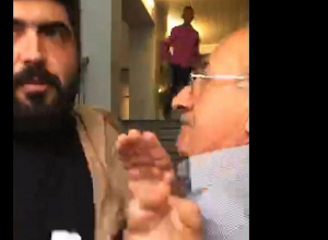 Հրելով պահակին՝ ցուցարարները ներխուժեցին թատերական ինստիտուտ․ ՈՒՂԻՂ