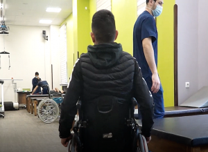 Պատերազմի մասնակիցների՝ կենցաղում շարունակվող պատերազմը․ Ամբերդի հոգևորականի և նախկին հրետանավոր սպայի պատմությունը