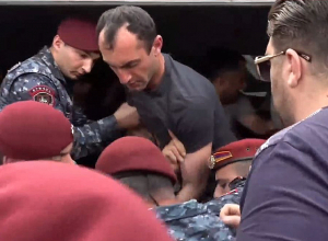 Բերման են ենթարկվել Արշակունյանց պողոտայում իրազեկման ակցիա իրականացնող 20 անձինք․ Սոս Հակոբյան