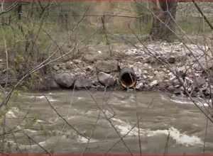 Почему канализационный водопад путают с горным источником?