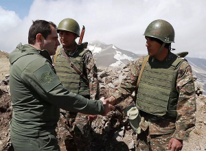 Սուրեն Պապիկյանն այցելել է առաջնագիծ