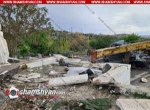 Վերամբարձ կռունկը կողաշրջվել է՝ վնասելով գերեզմանաքարեր․ կռունկավարը տեղում մահացել է․ shamshyan.com