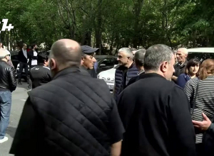 Напряженная ситуация: акция родственников погибших возле прокуратуры: ПРЯМОЙ ЭФИР