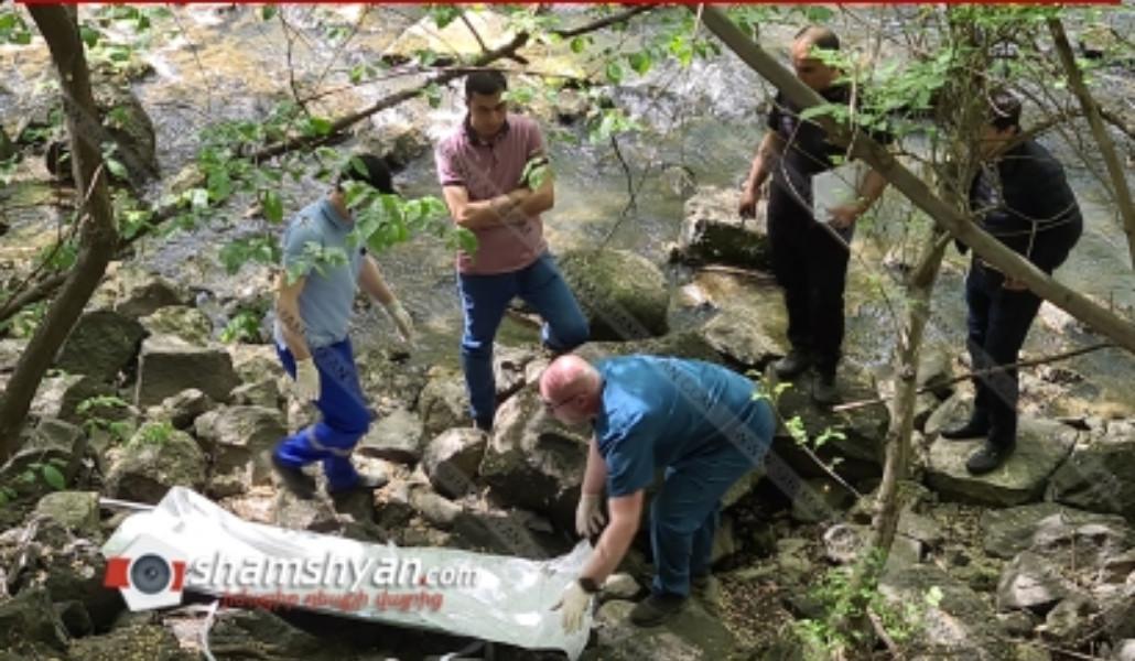 7e55d5bb106711760353d23ac35b2d3c