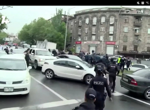 Напряжённая ситуация на улице Гераци: Полиция проводит задержания