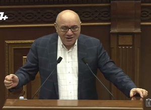 Один из выдающихся полководцев Арцаха был одним из тех, кто пьет тосты, поэтому война пошла таким образом: Арсенян