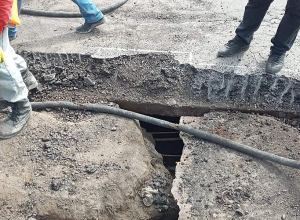 Երևան-Իրանի սահման ավտոճանապարհին գտնվող փոքր կամրջի երկաթբետոնե սալը ջարդվել է