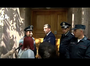 Պարո՛ն նախարար, ինչպե՞ս եք գնահատում ոստիկանների կուտակումները․ Խամոյանը՝ Սանոսյանին