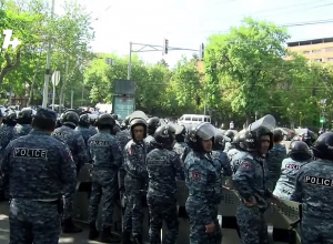 Անթիվ ոստիկաններ Բաղրամյան-Դեմիրճյան խաչմերուկում