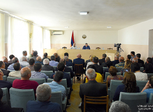 Արցախի նախագահը Մարտունիում հանդիպել է շրջանի վարչակազմի պատասխանատուների հետ