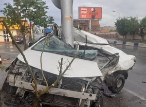 «Toyota Corolla»-ն դուրս է եկել ճանապարհի երթևեկելի հատվածից, բախվել սյանը