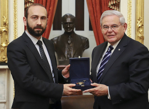 Арарат Мирзоян обсудил с Бобом Менендесом ситуацию с безопасностью вокруг Армении и Арцаха