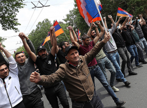 Ցուցարարները 5 րոպեով փակեցին Բաղրամյան-Դեմիրճյան խաչմերուկը