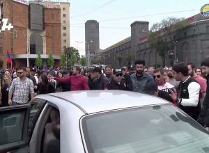 Վիճաբանություն քաղաքացիների և ցուցարարների միջև