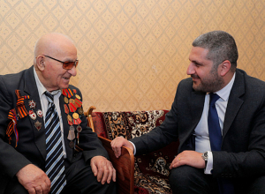 ԱԻ նախարար Արմեն Փամբուխչյանն այցելել է 98-ամյա վետերան Հակոբ Ավետյանին