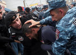 Столкновения между полицейскими и демонстрантами: задержано несколько человек