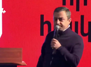 Я обращаюсь к аккредитованным в РА послам, гражданским служащим и полицейским: Ишхан Сагателян