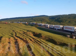 Հայկական բեռնատարների կուտակումներ Լարսի ճանապարհին. ինչ է արվում իրավիճակը հարթելու համար