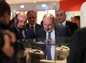 Փաշինյանը ներկա է Դրենցի թանգարանում բացվող «Արարատի ստվերի ներքո Հայաստանի գանձերը» ցուցադրությանը