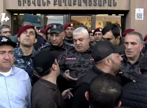 Начальник полиции позвонил Ишхану Сагателяну