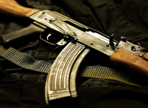 Полицейские Эребуни обнаружили нелегально хранящиеся автомат и патроны