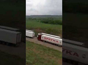 Բեռնատարների հերթ՝ Լարսում