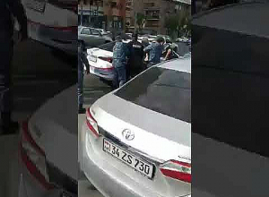 Напряжённая обстановка на Комитасе: демонстрантов задерживают