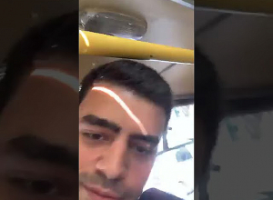 Оппозиционеры проводят акцию в автобусе