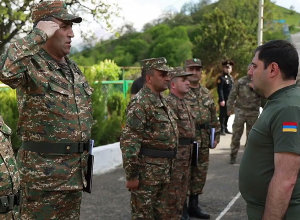 Сурен Папикян посетил 3 воинское объединение