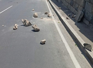 Երևանի Աթենքի փողոցում տեղի է ունեցել քարաթափում