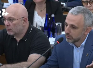 Արագ կանչե՛ք քաղաքապետին․ իմ ձեռքը չտեսնող չի եղել․ վեճ ավագանու նիստին