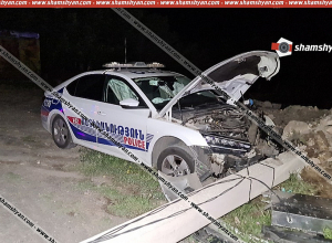 Պարեկը իր վարած Skoda Octavia մակնիշի ավտոմեքենայով Սիլիկյան հին խճուղում դուրս է եկել երթևեկելի գոտուց և բախվել բետոնե էլեկտրասյանը․ Shamshyan.com