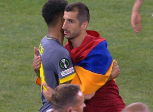 Հենրիխ Մխիթարյանը հաղթանակից հետո բարձրացել է տրիբունա