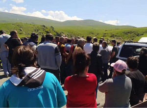 Սյունեցիները  փակել են Երեւան-Մեղրի մայրուղին՝ ի աջակցություն Սասնա Ծռեր խմբի անդամների