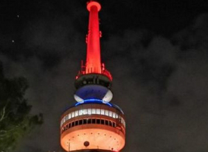 Հանրապետության տոնի առթիվ Կանբերայի հեռուստաաշտարակը լուսավորվել է Հայաստանի դրոշի գույներով