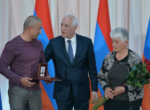 Հանրապետության տոնի առիթով մի խումբ զինծառայողներ և կամավորականներ են պարգևատրել