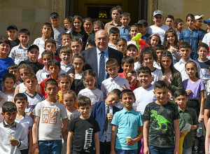 Երեխաները մեր հասարակության ամենաանկեղծ ու հավատով լեցուն մասն են․ Արմեն Սարգսյան