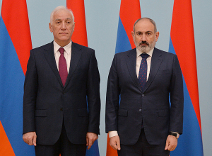 Президент Ваагн Хачатурян поздравил Никола Пашиняна по случаю дня рождения