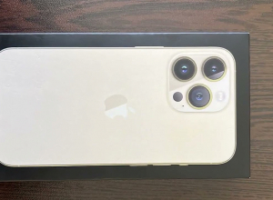 Носильщик аэропорта украл телефон: полиция «Звартноца» раскрыла преступление